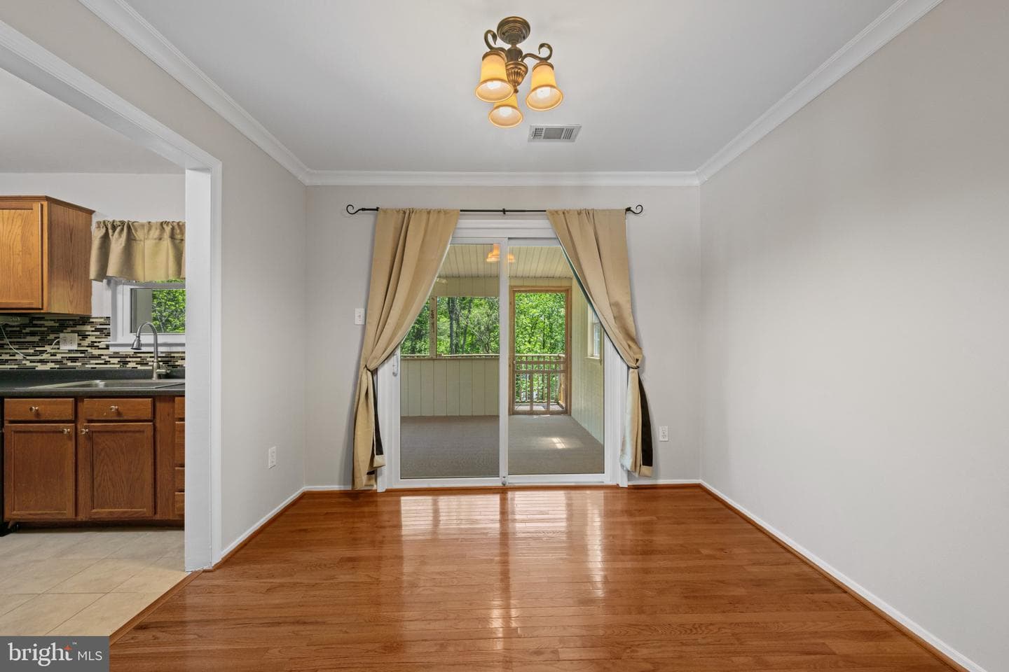 7543 Braemar Court photo 8