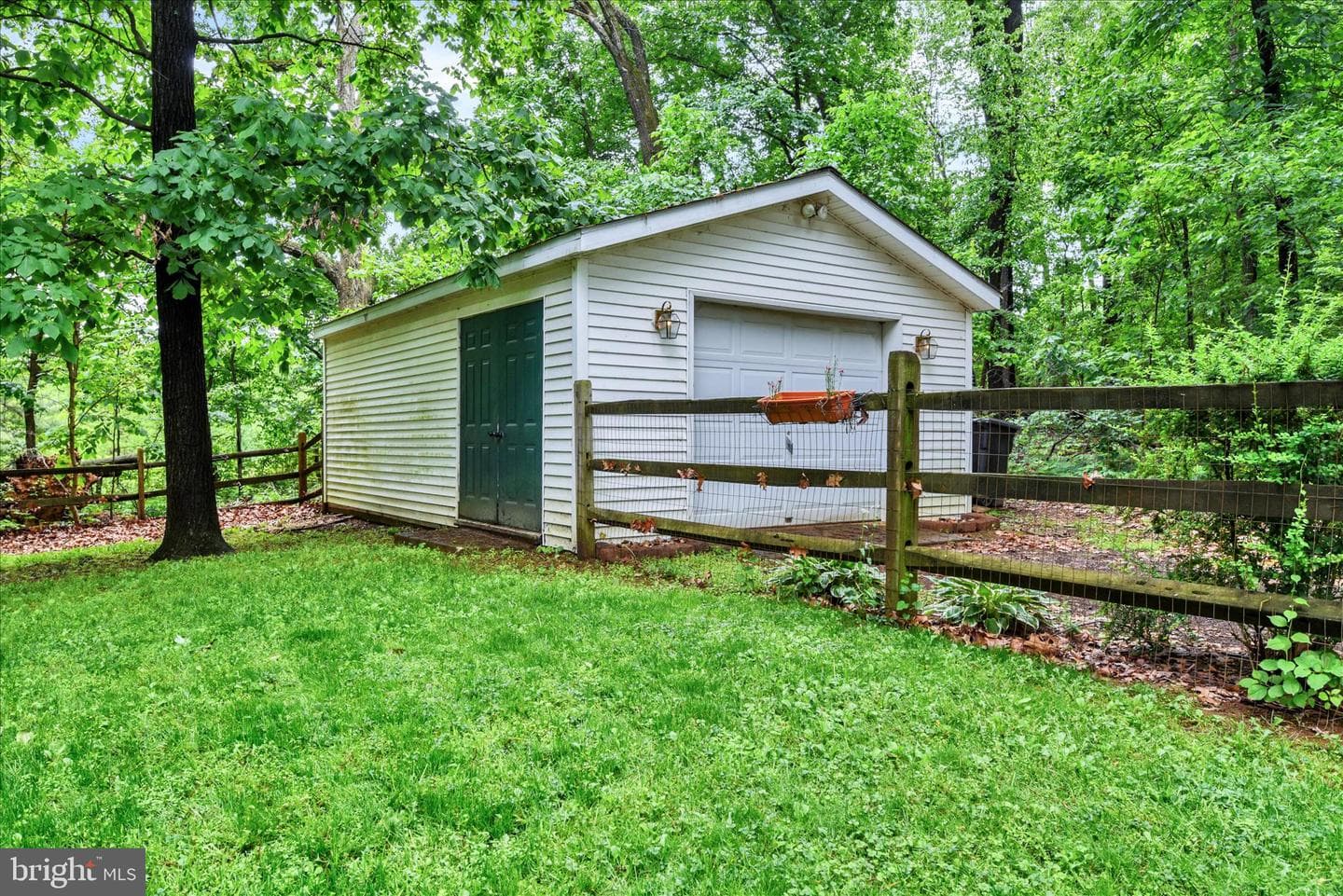 2055 Manchester Road photo 14