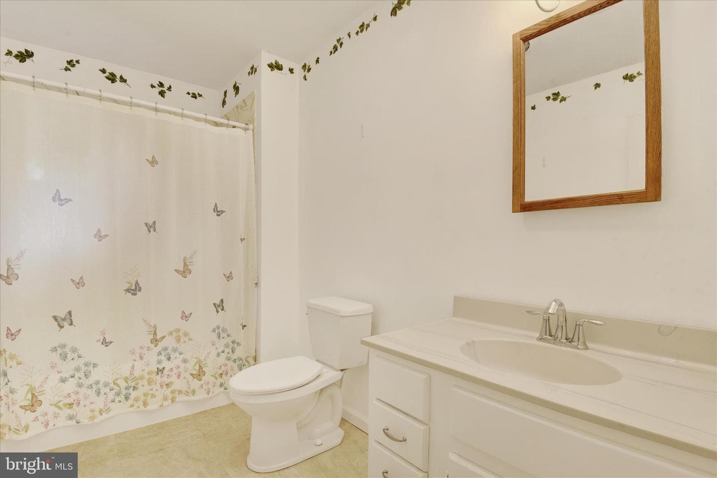 2055 Manchester Road photo 32