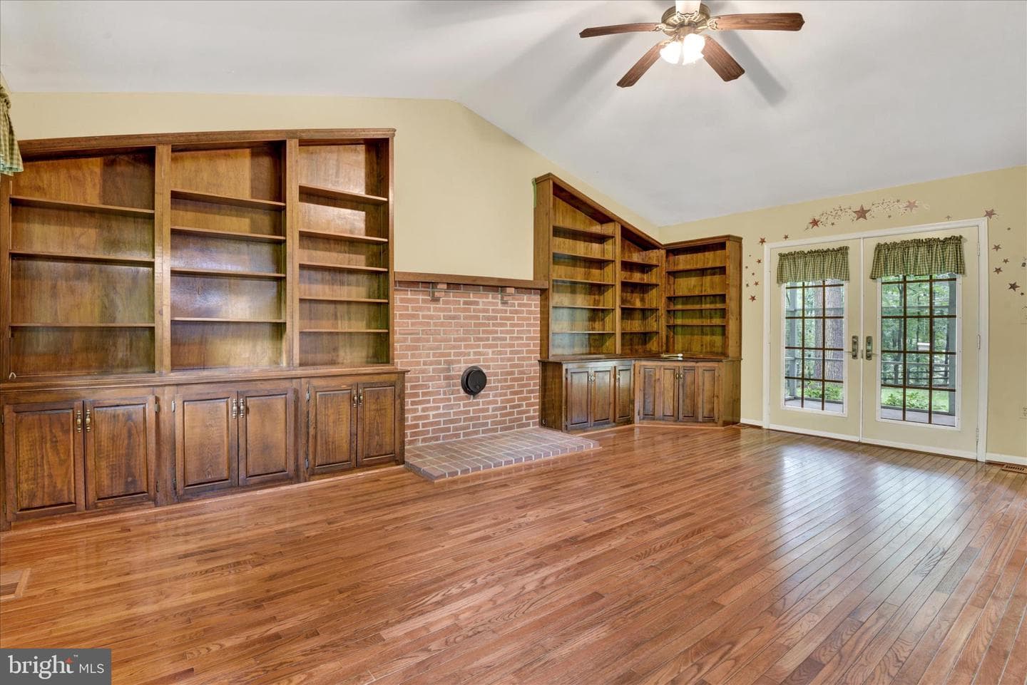 2055 Manchester Road photo 34