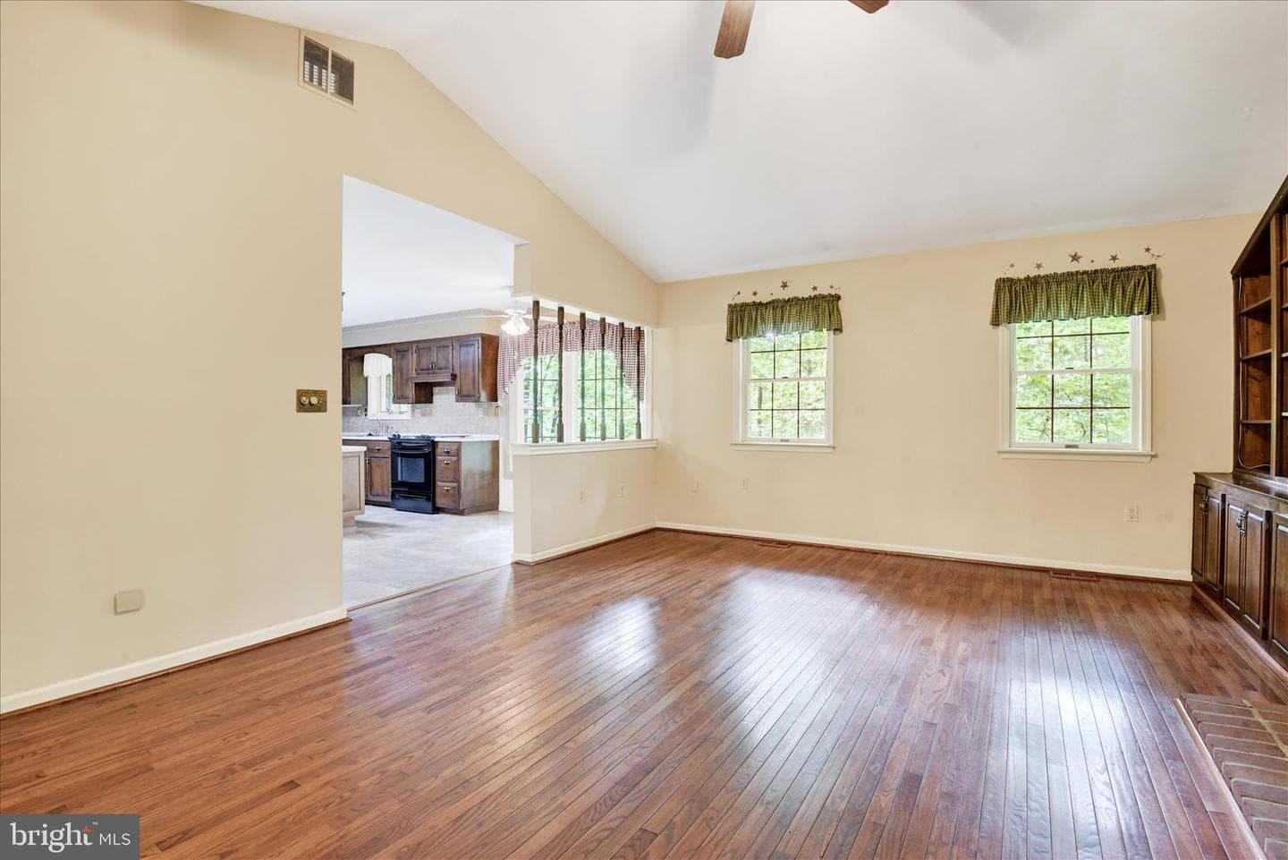 2055 Manchester Road photo 35