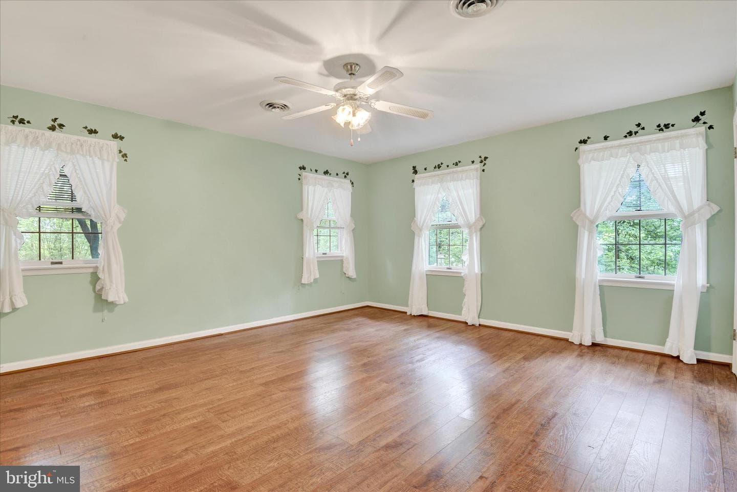 2055 Manchester Road photo 39