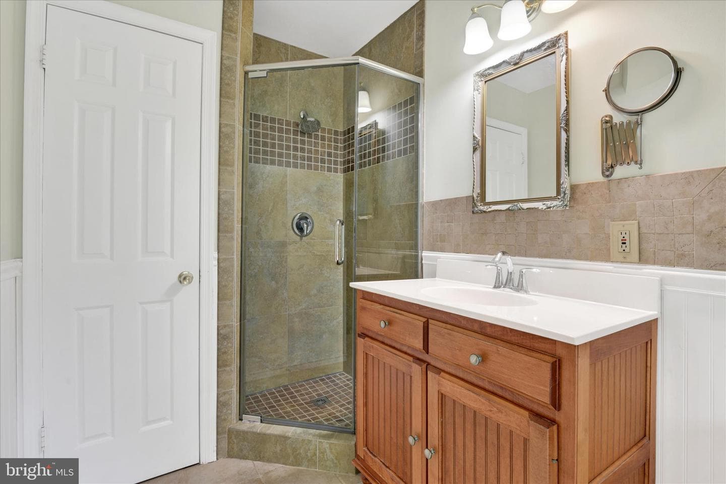 2055 Manchester Road photo 47