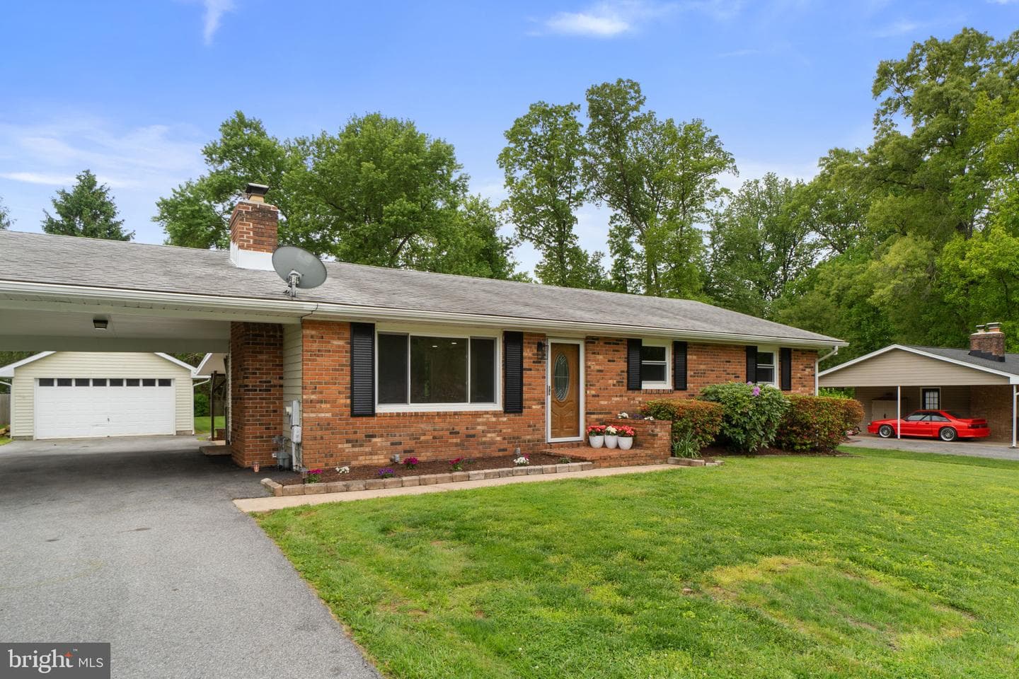 1519 Woodridge Lane photo 3