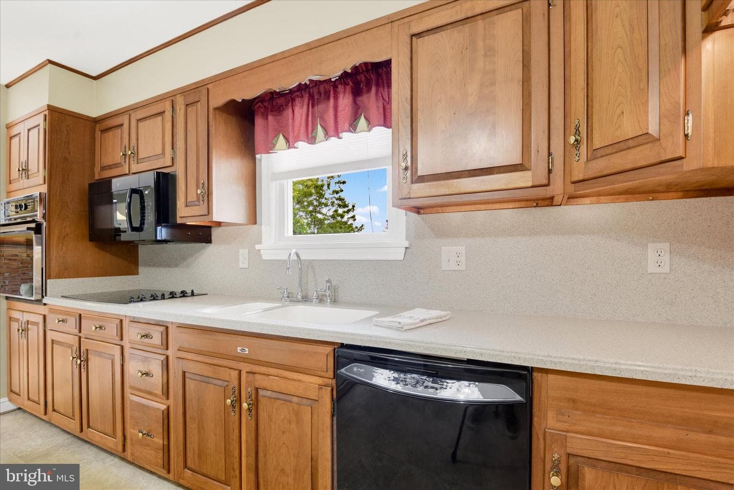 1645 Saint Paul Street photo 24