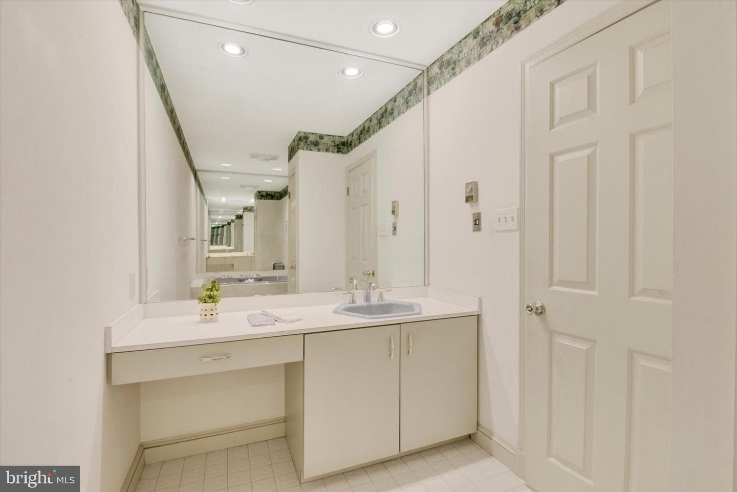 1645 Saint Paul Street photo 33