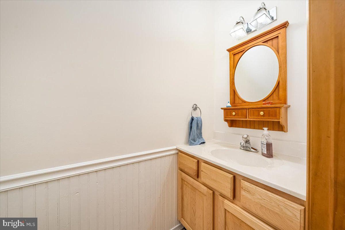 2402 Windisch Drive photo 37