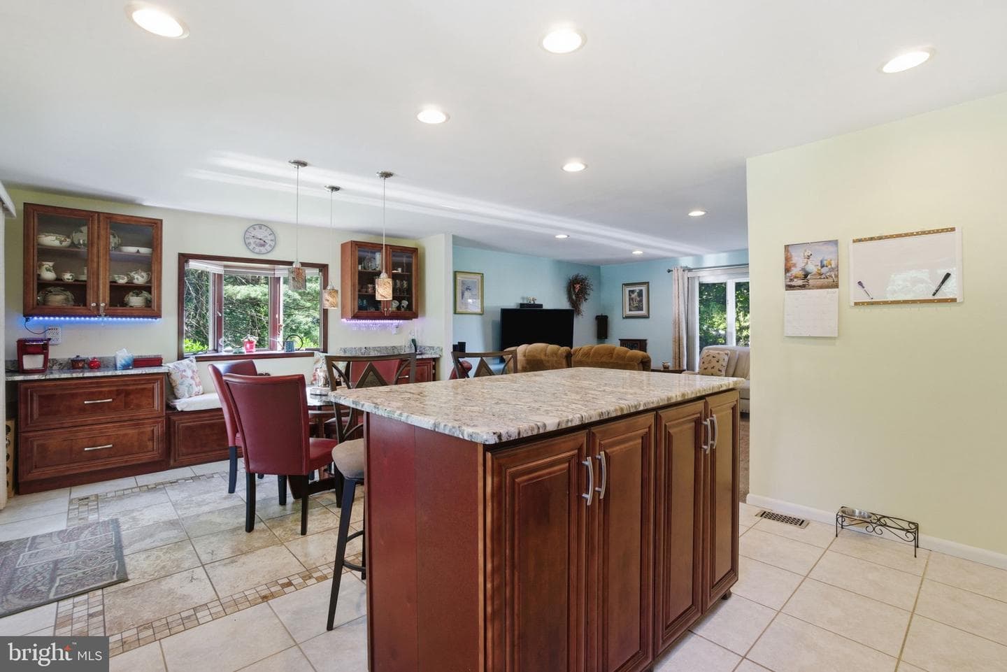 6407 Taper Court photo 9
