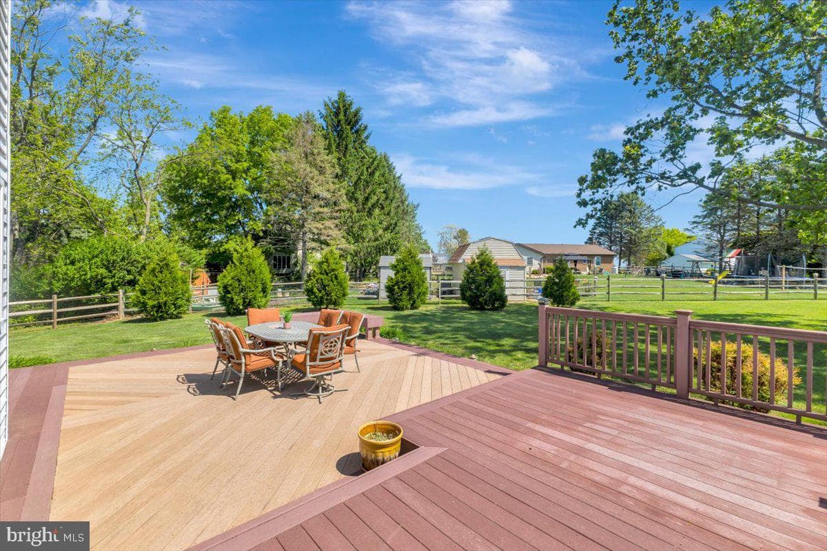 902 Magnolia Court photo 4