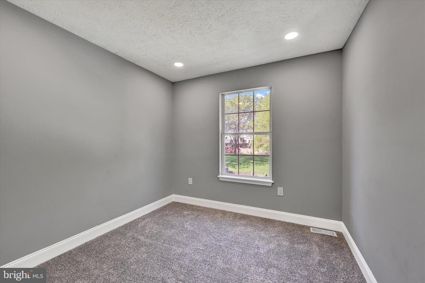 711 Medinah Circle photo 26