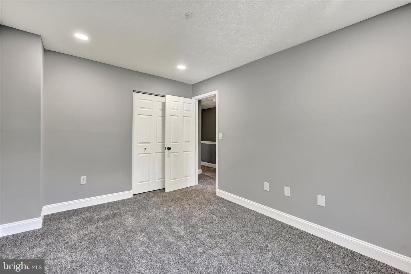 711 Medinah Circle photo 27