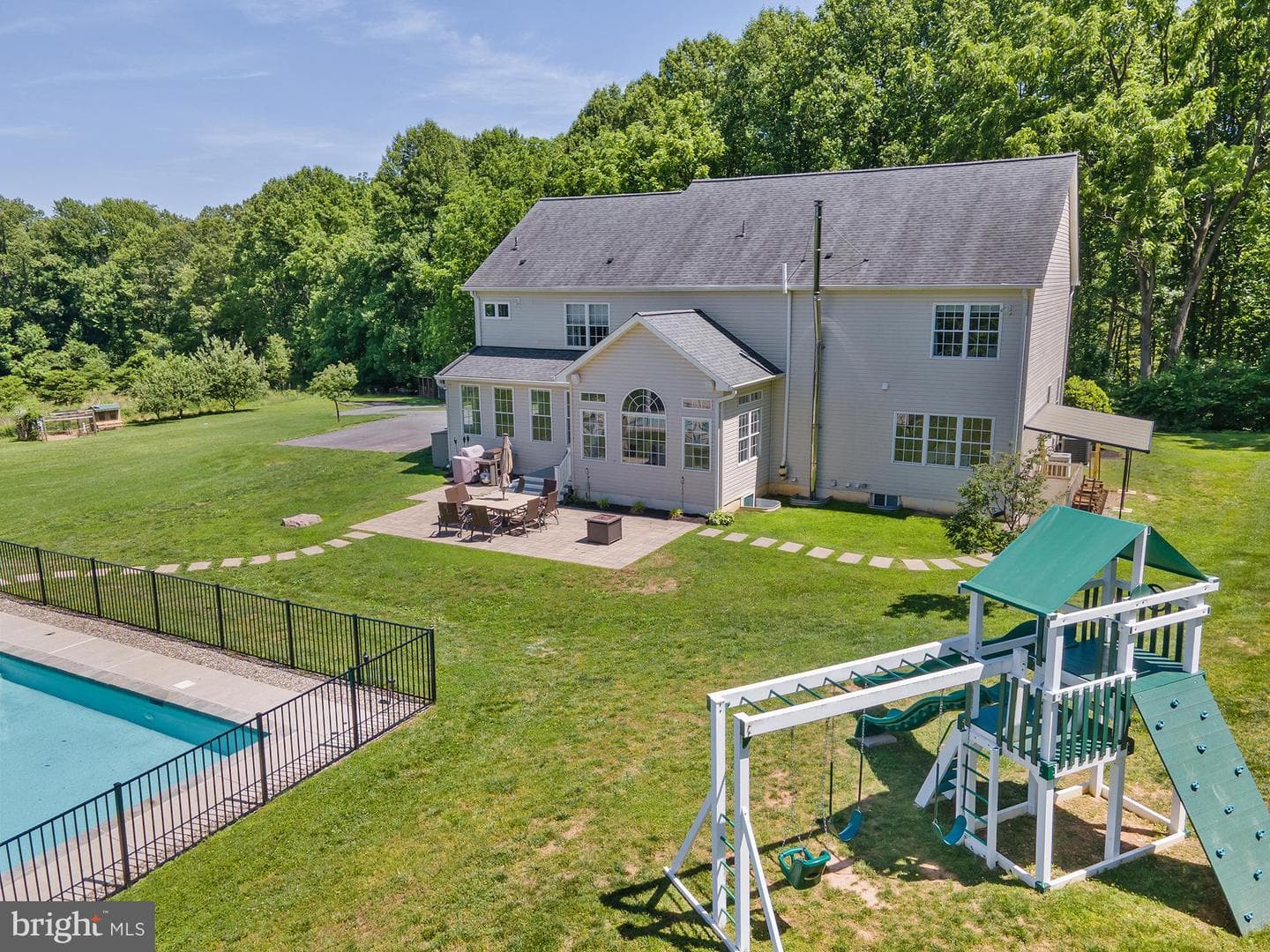 1650 Village Green Drive photo 4