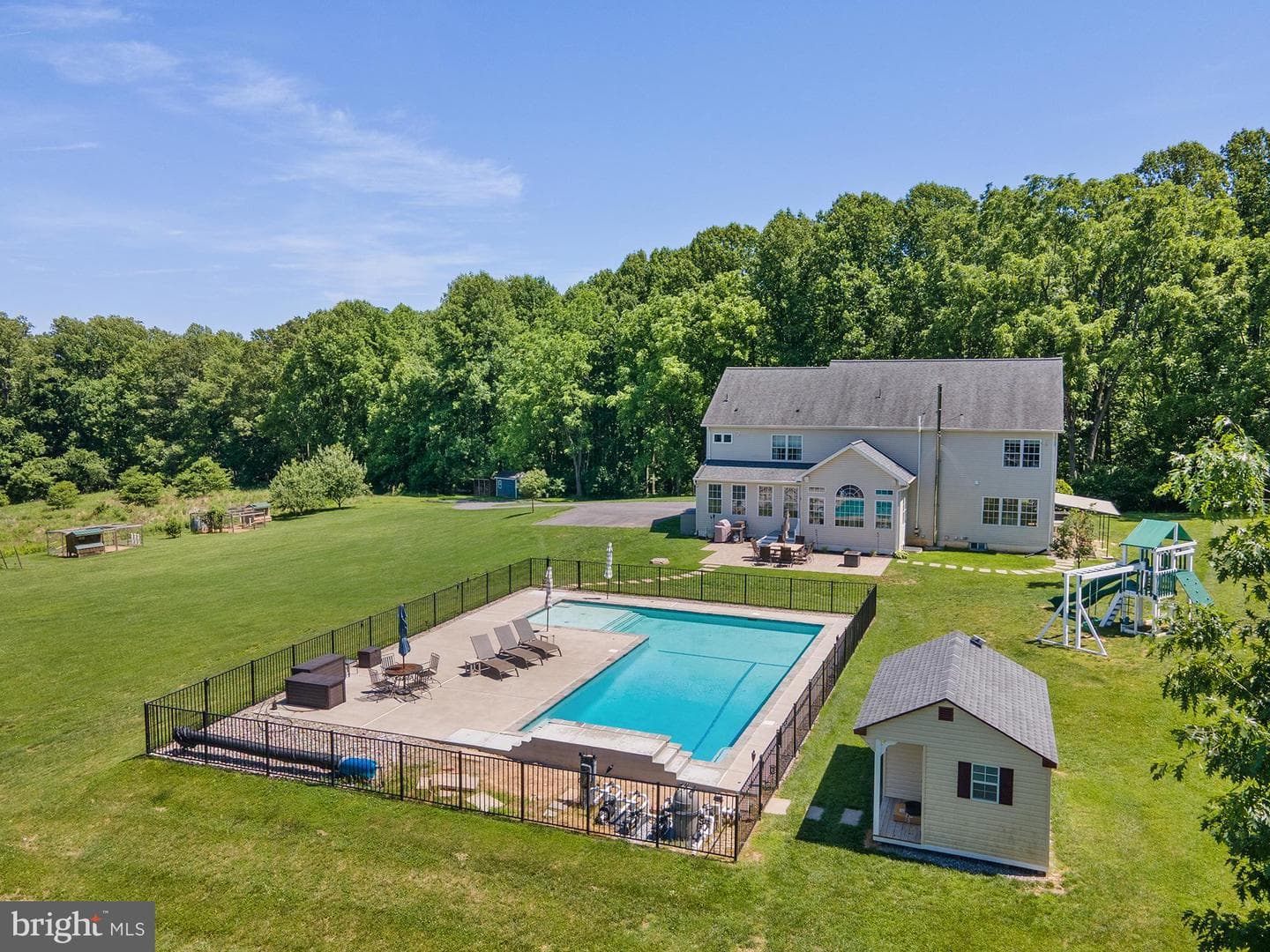 1650 Village Green Drive photo 5
