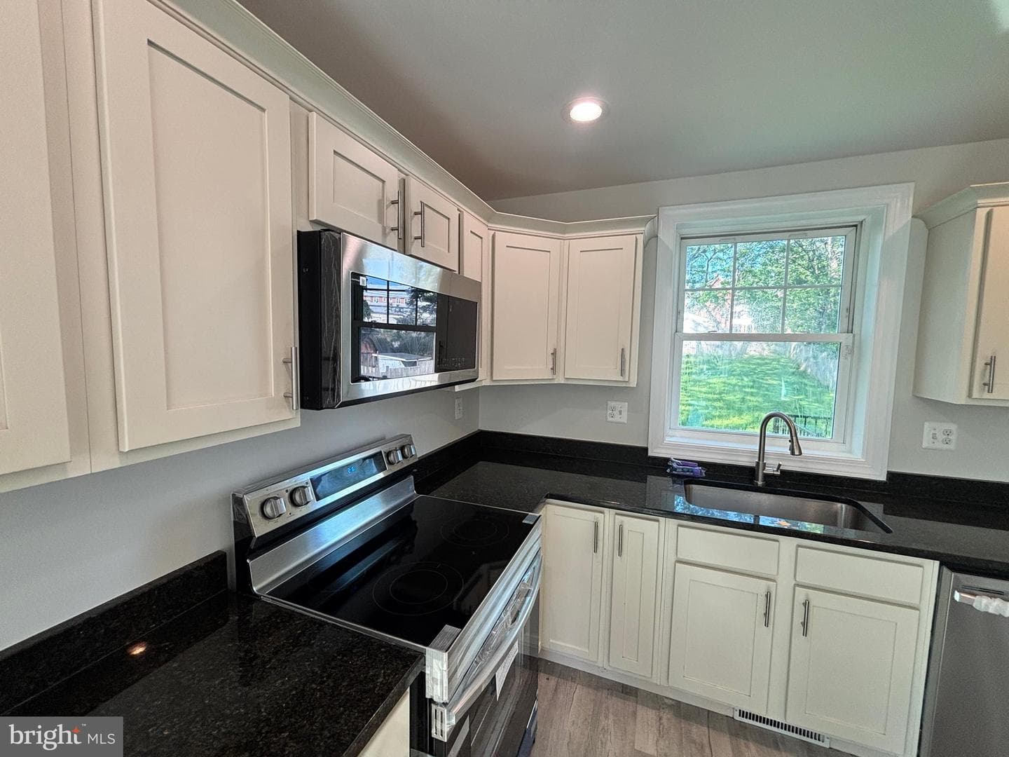191 E George Street photo 7
