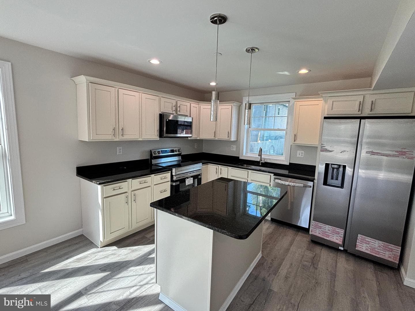 191 E George Street photo 9