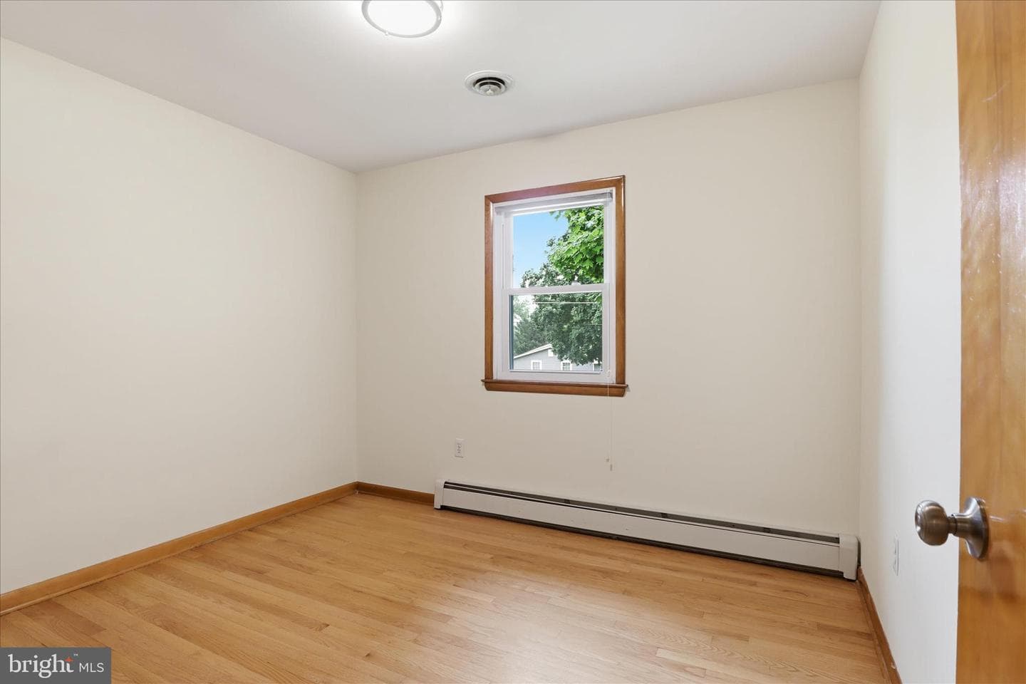 912 Hallford Street photo 25