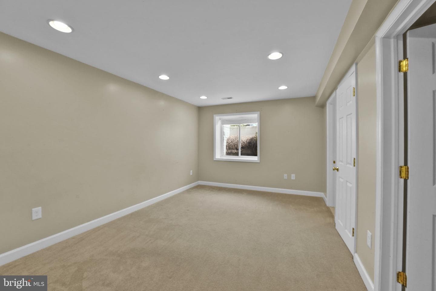7094 Saddle Drive photo 32