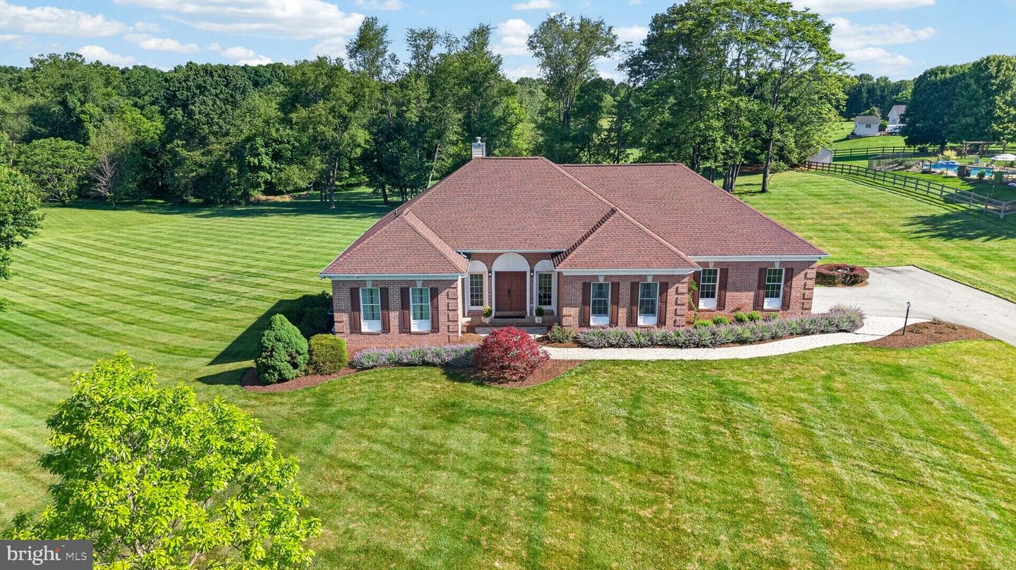 710 Waters Edge Court photo 4