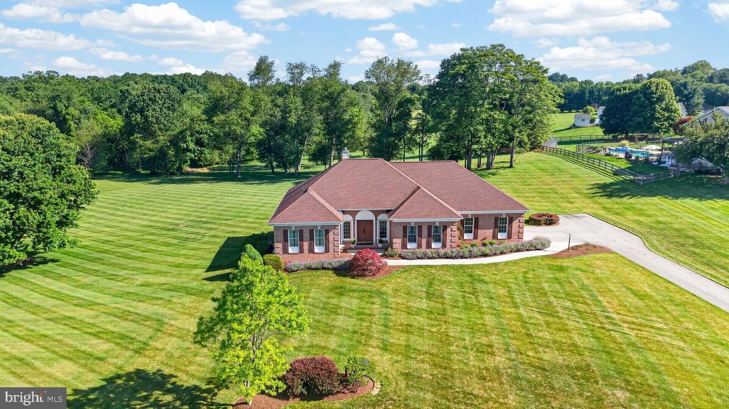 710 Waters Edge Court photo 5