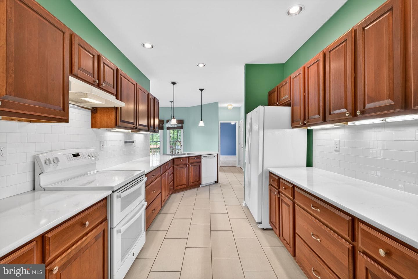 710 Waters Edge Court photo 57
