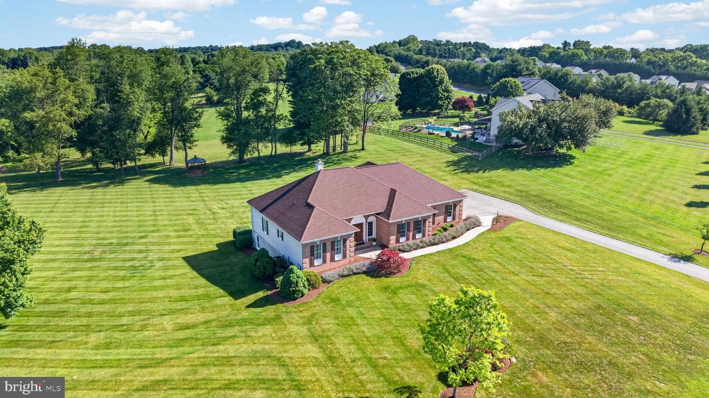 710 Waters Edge Court photo 7