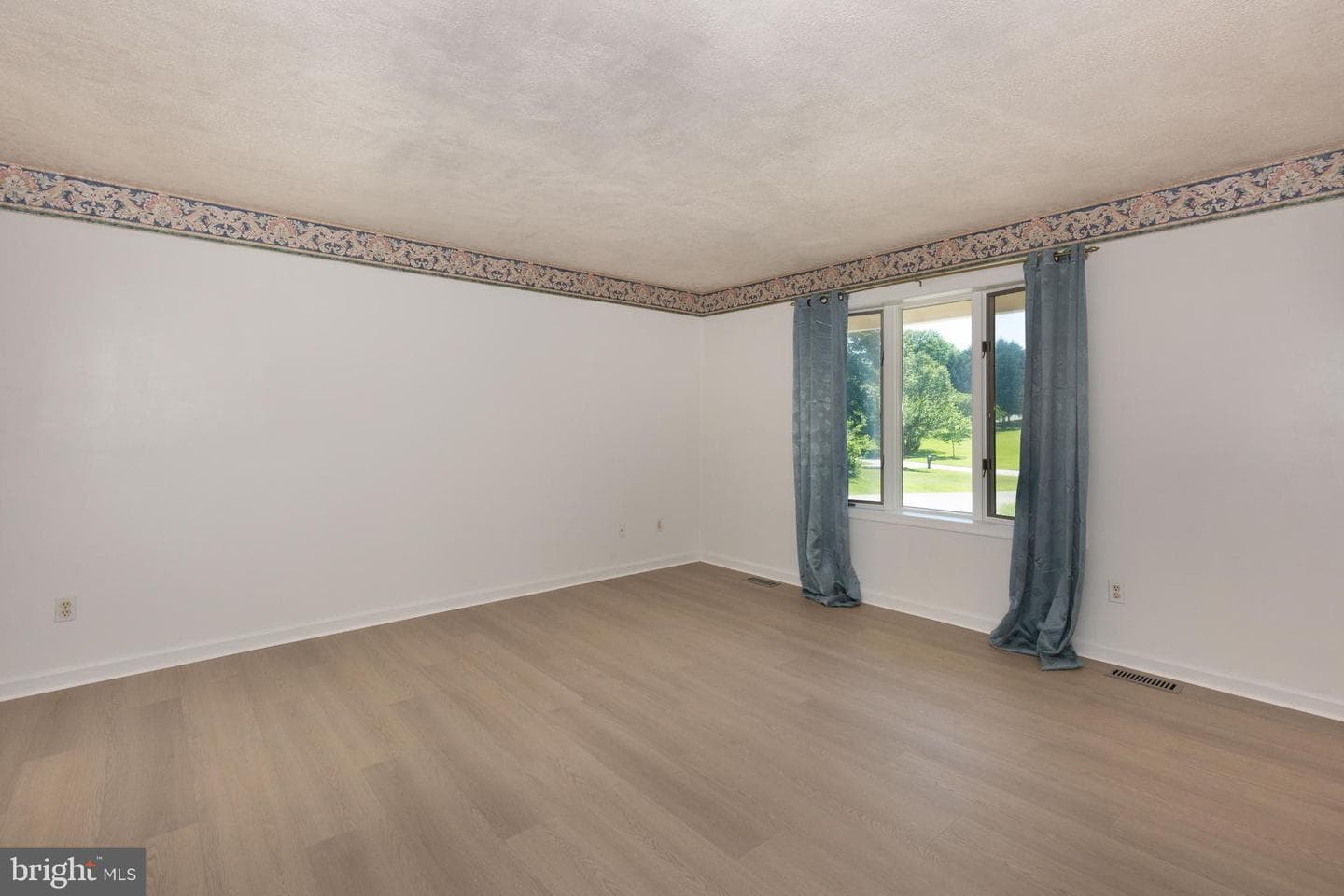 1260 Campus Court photo 11