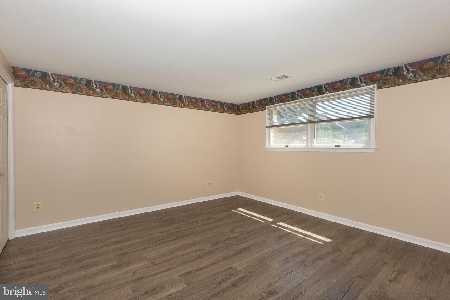 1260 Campus Court photo 32