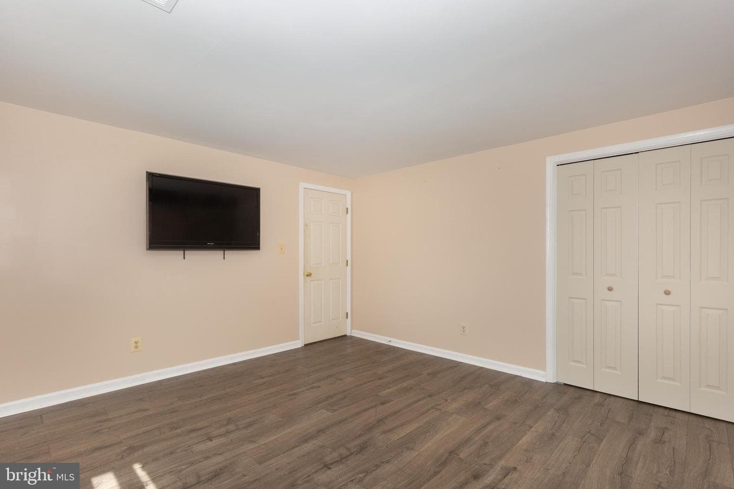 1260 Campus Court photo 33