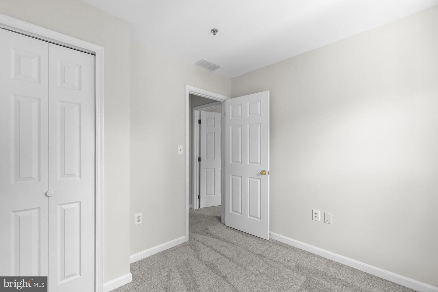 129 N Towne Court photo 16