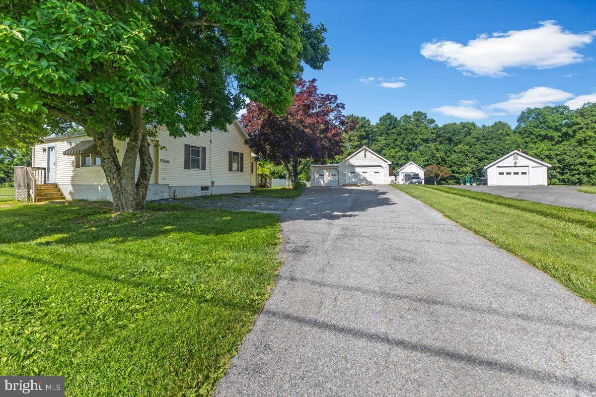 6824 Woodbine Road photo 3