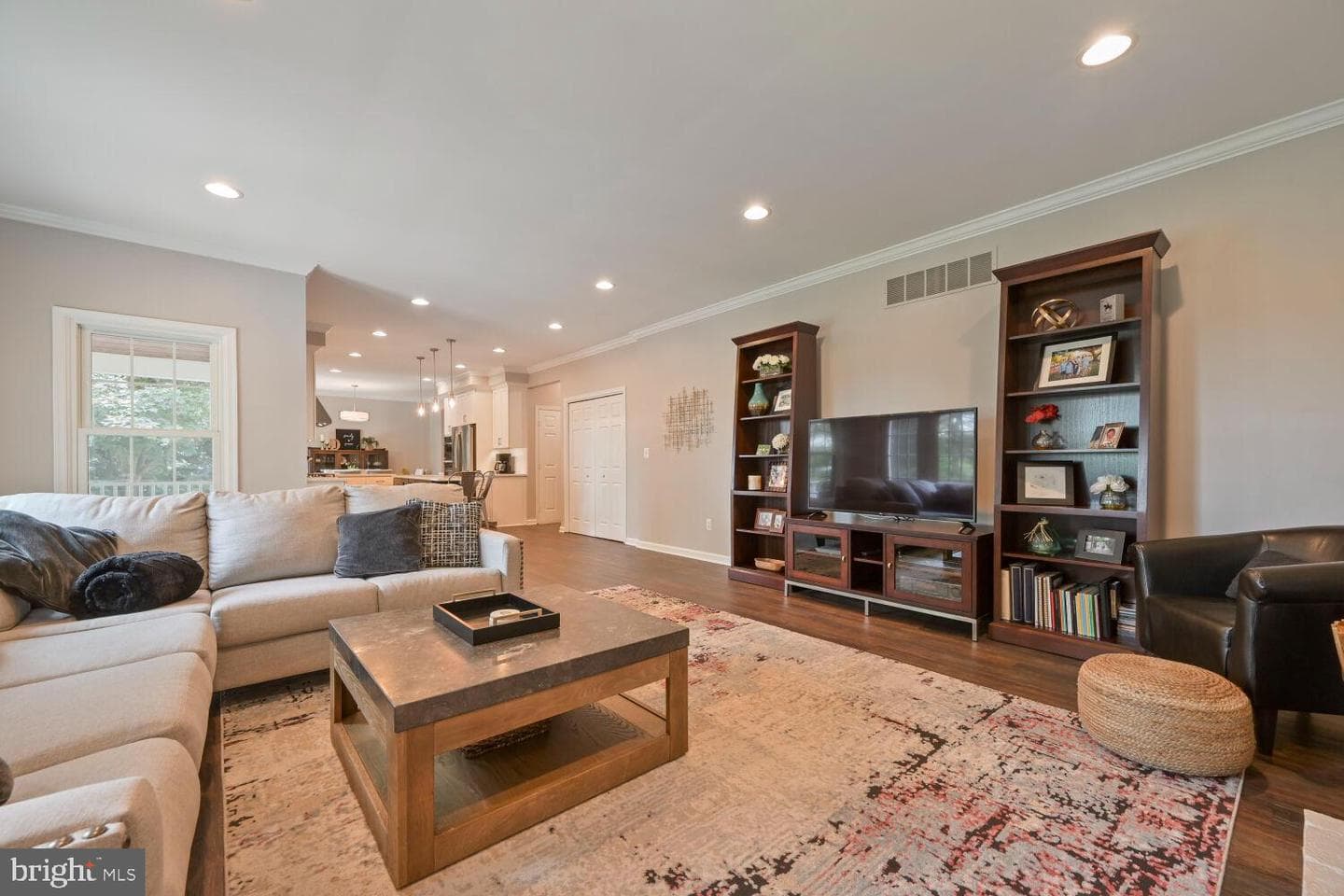 2074 Hammond Avenue photo 16