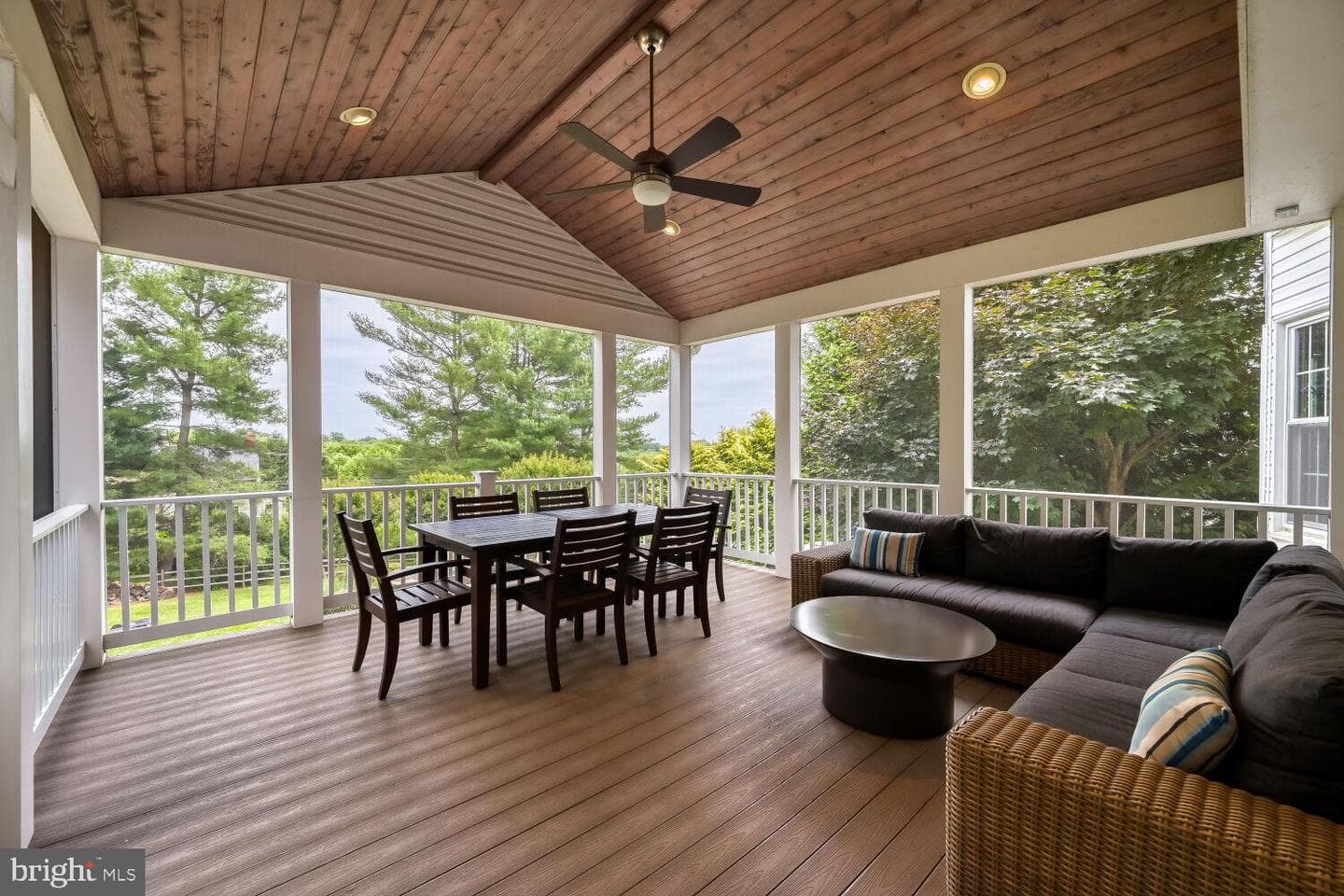 2074 Hammond Avenue photo 22