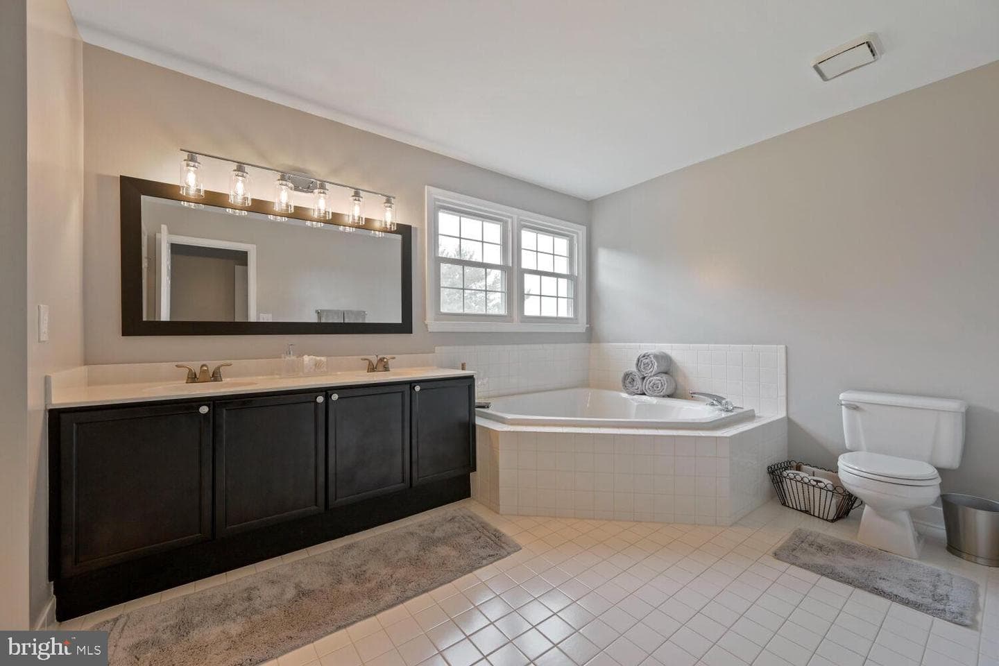 2074 Hammond Avenue photo 26