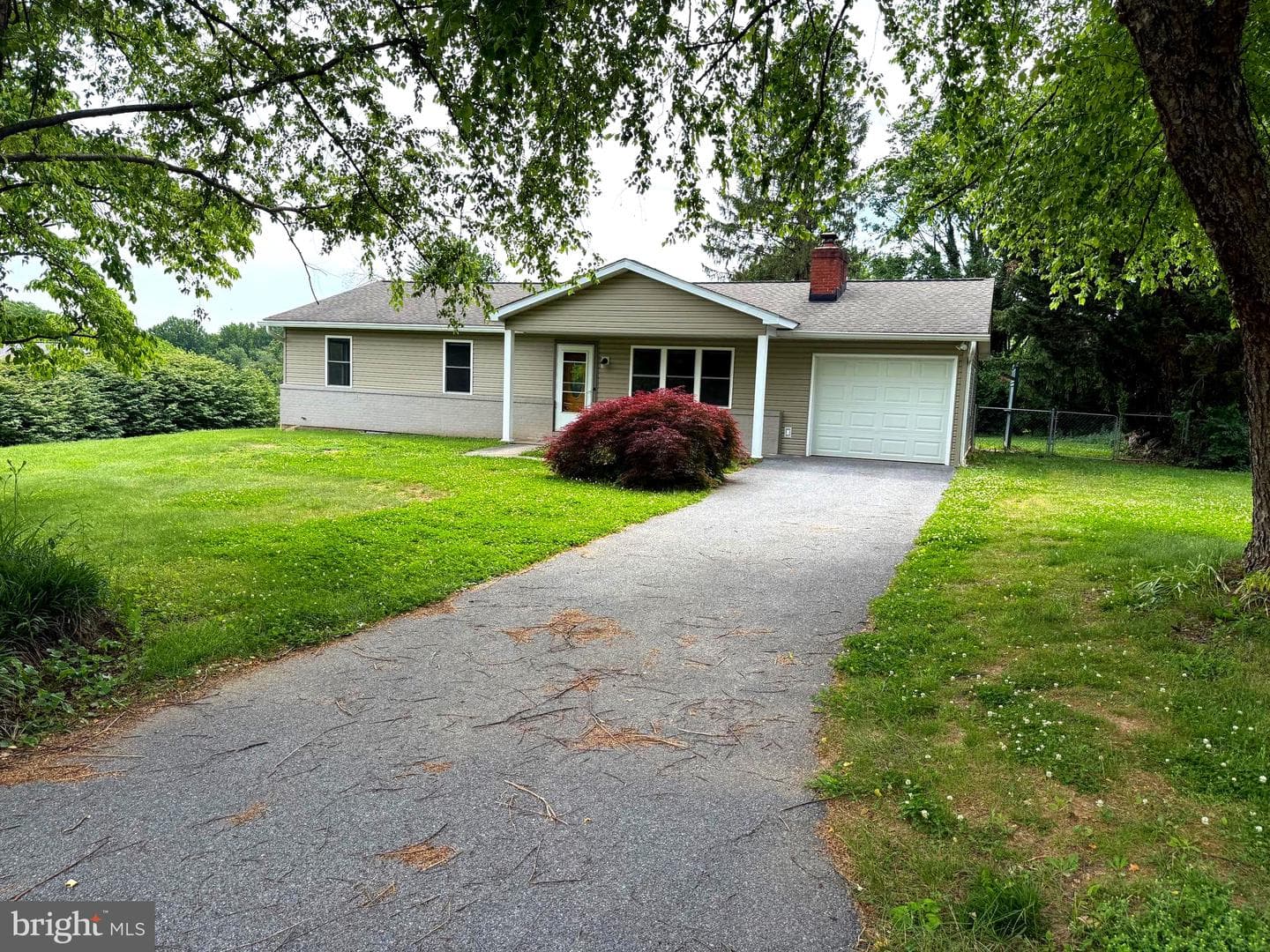 810 Wisteria Drive photo 1