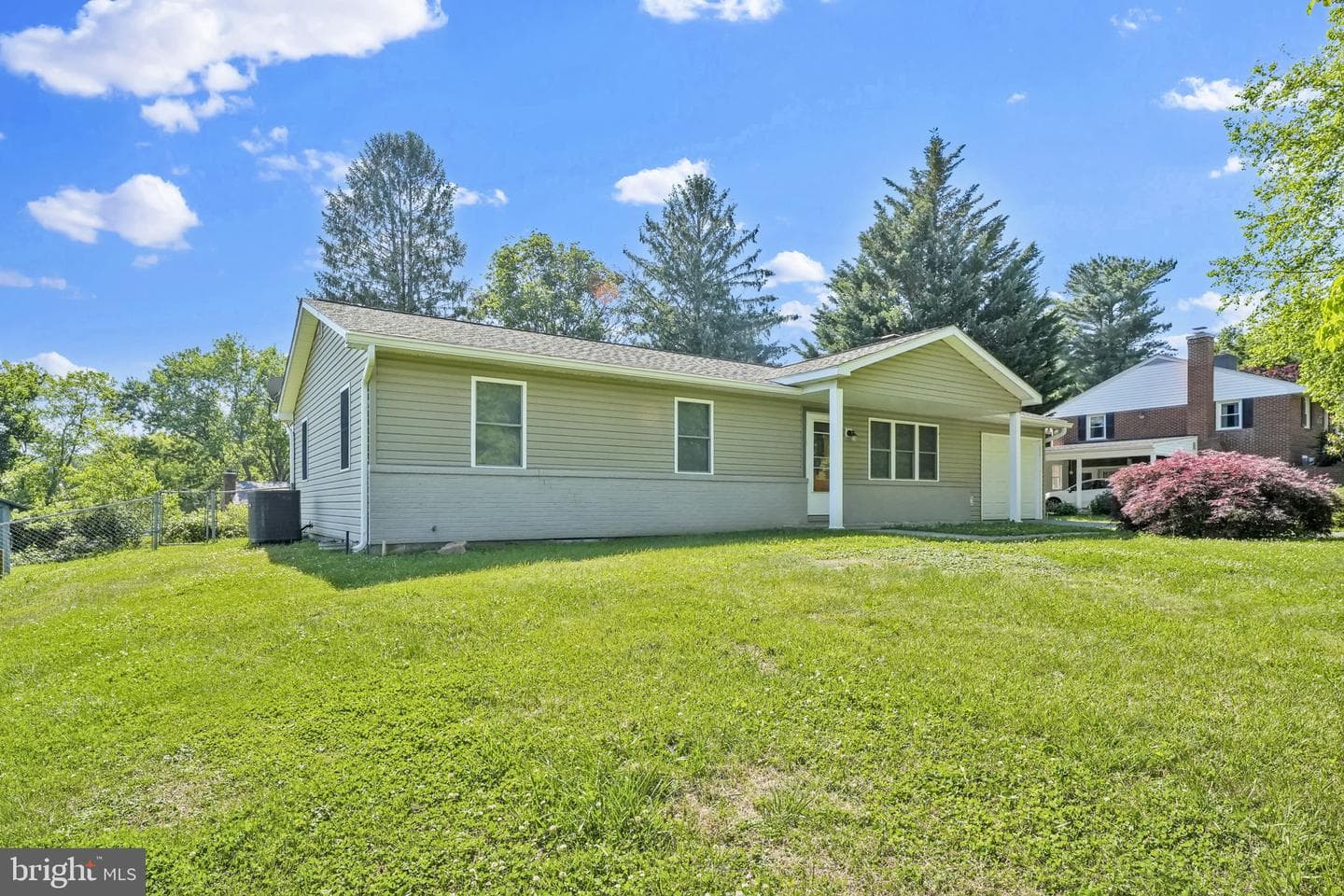 810 Wisteria Drive photo 3