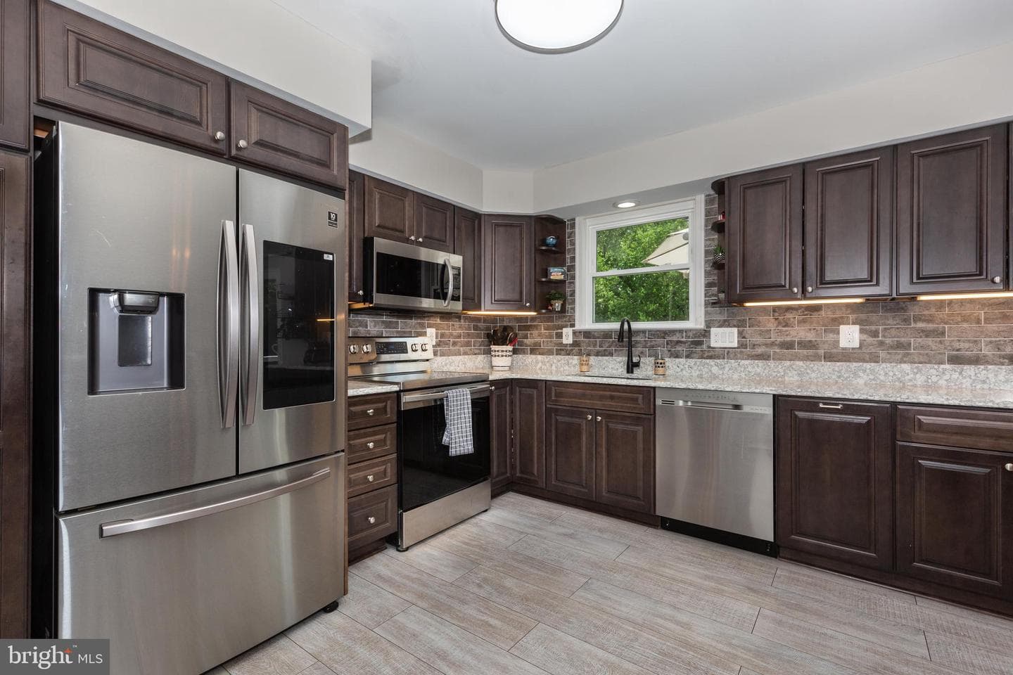 213 Roth Avenue photo 16