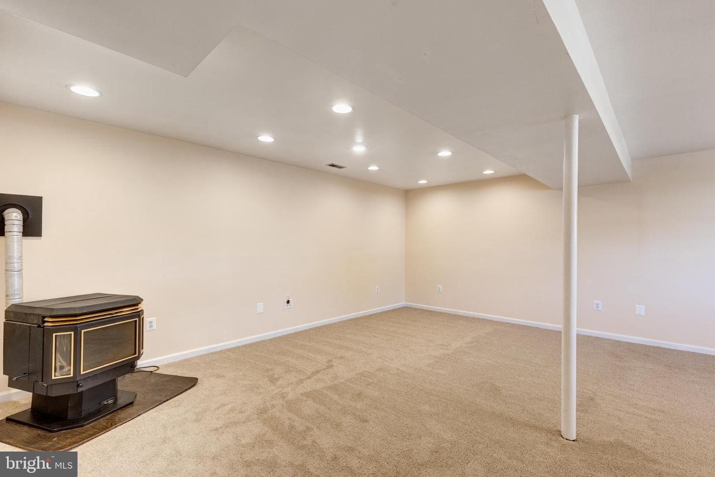 213 Roth Avenue photo 28