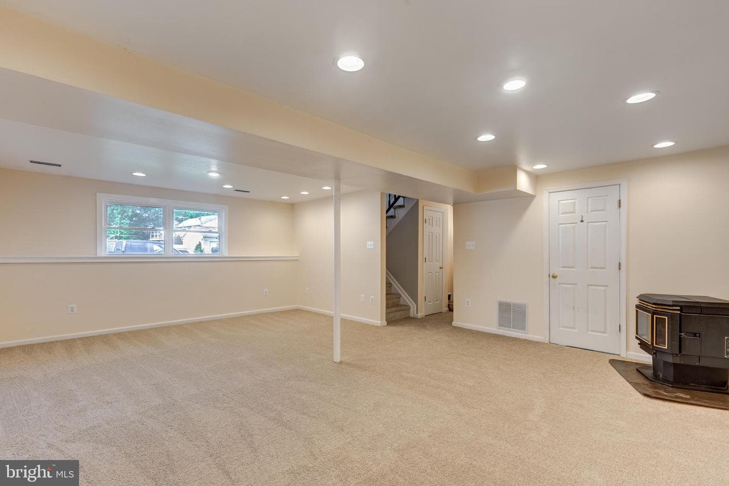 213 Roth Avenue photo 29