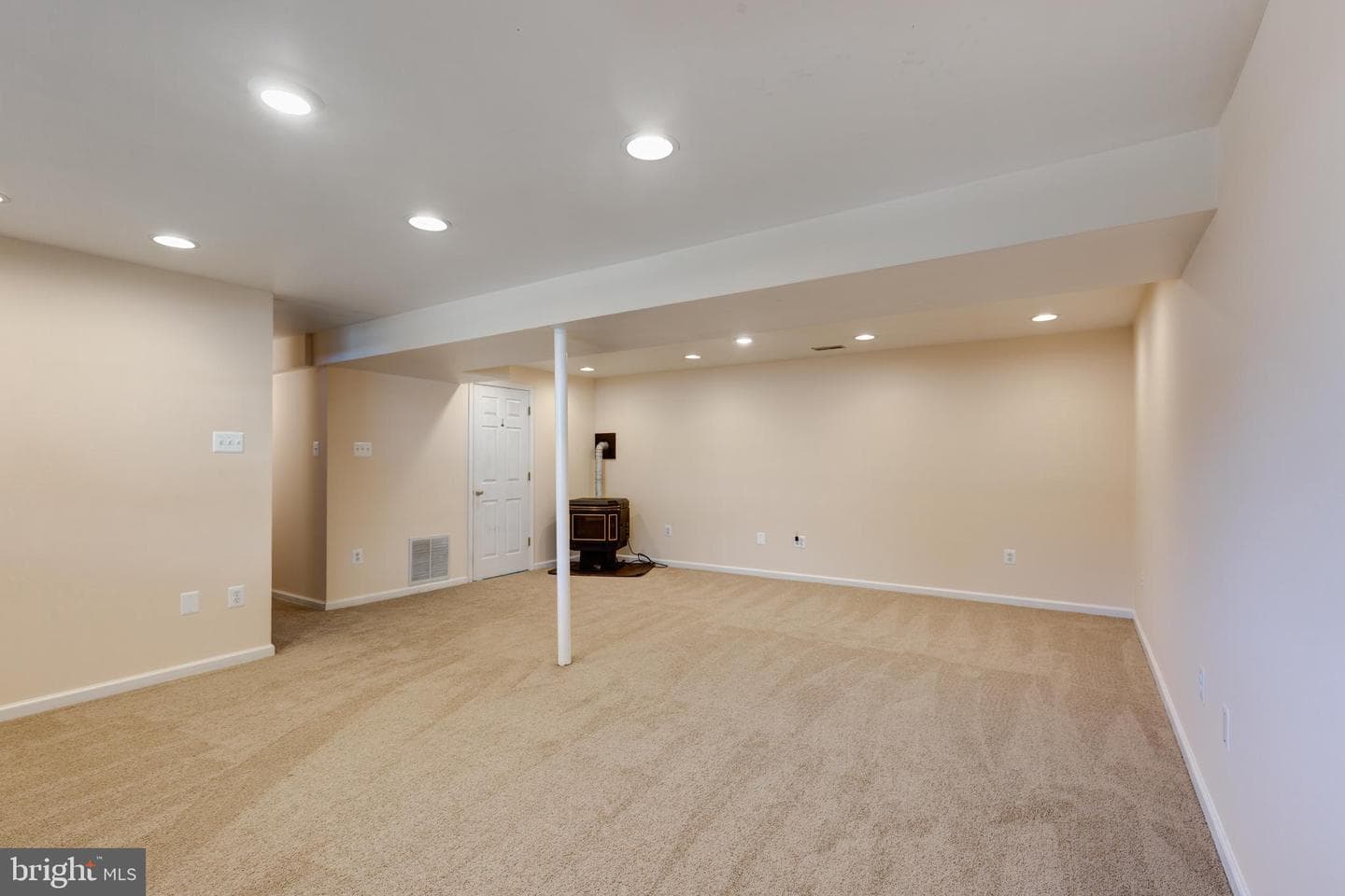 213 Roth Avenue photo 31