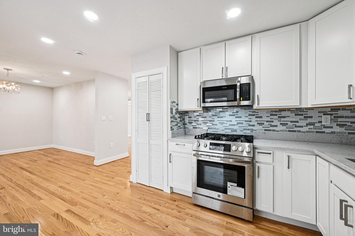 5806 Miriam Drive photo 17