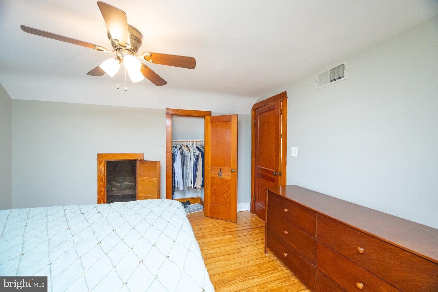 515 Locust photo 67