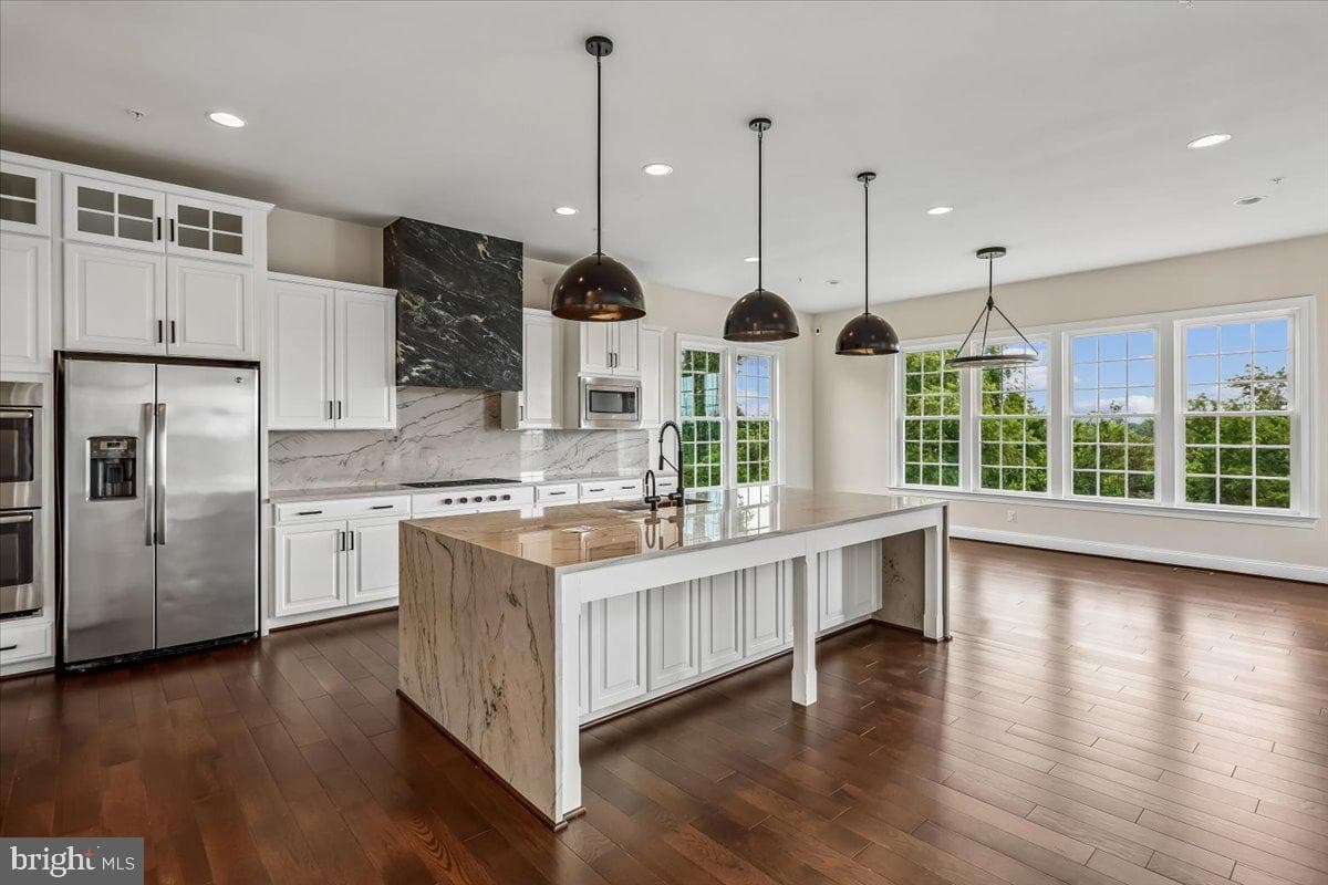 555 Parkland Road photo 3