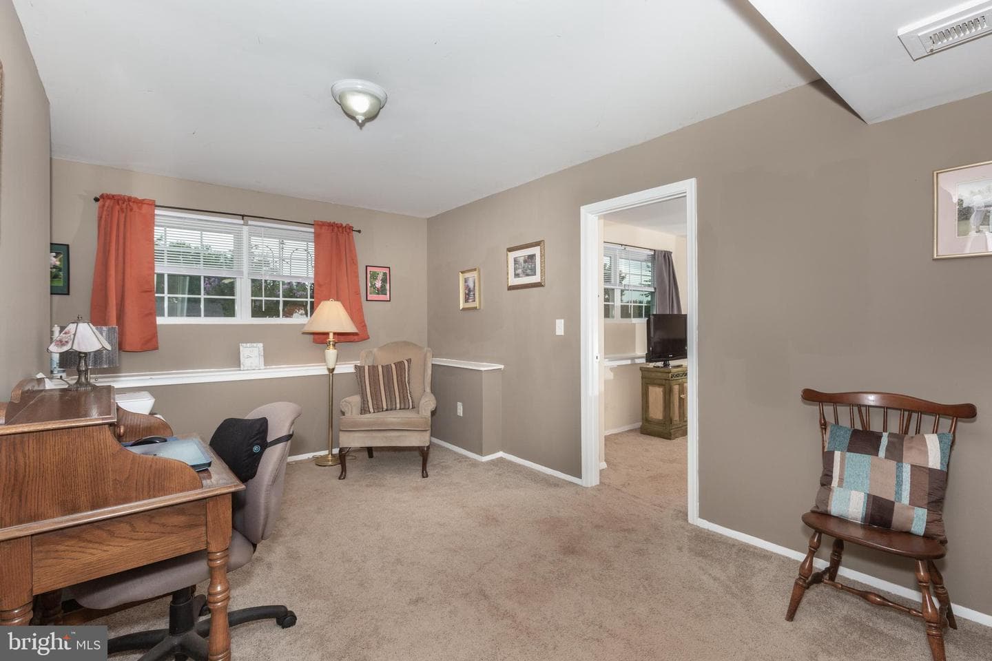 112 Baumgardner Avenue photo 32