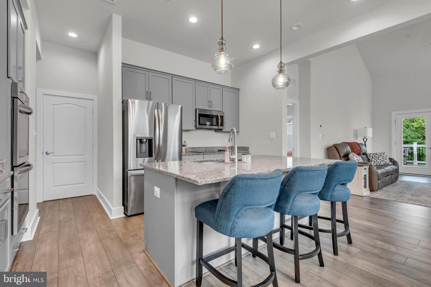 2820 Town View Circle photo 5