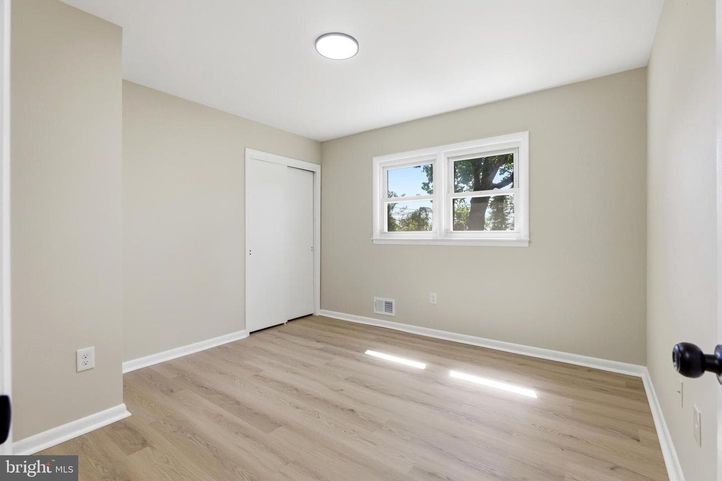 6330 Freedom Avenue photo 18