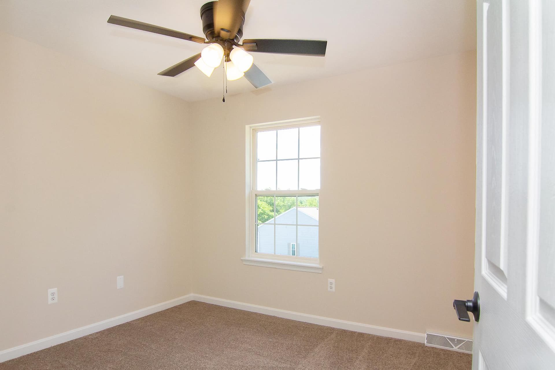 647 Windsor Drive photo 23