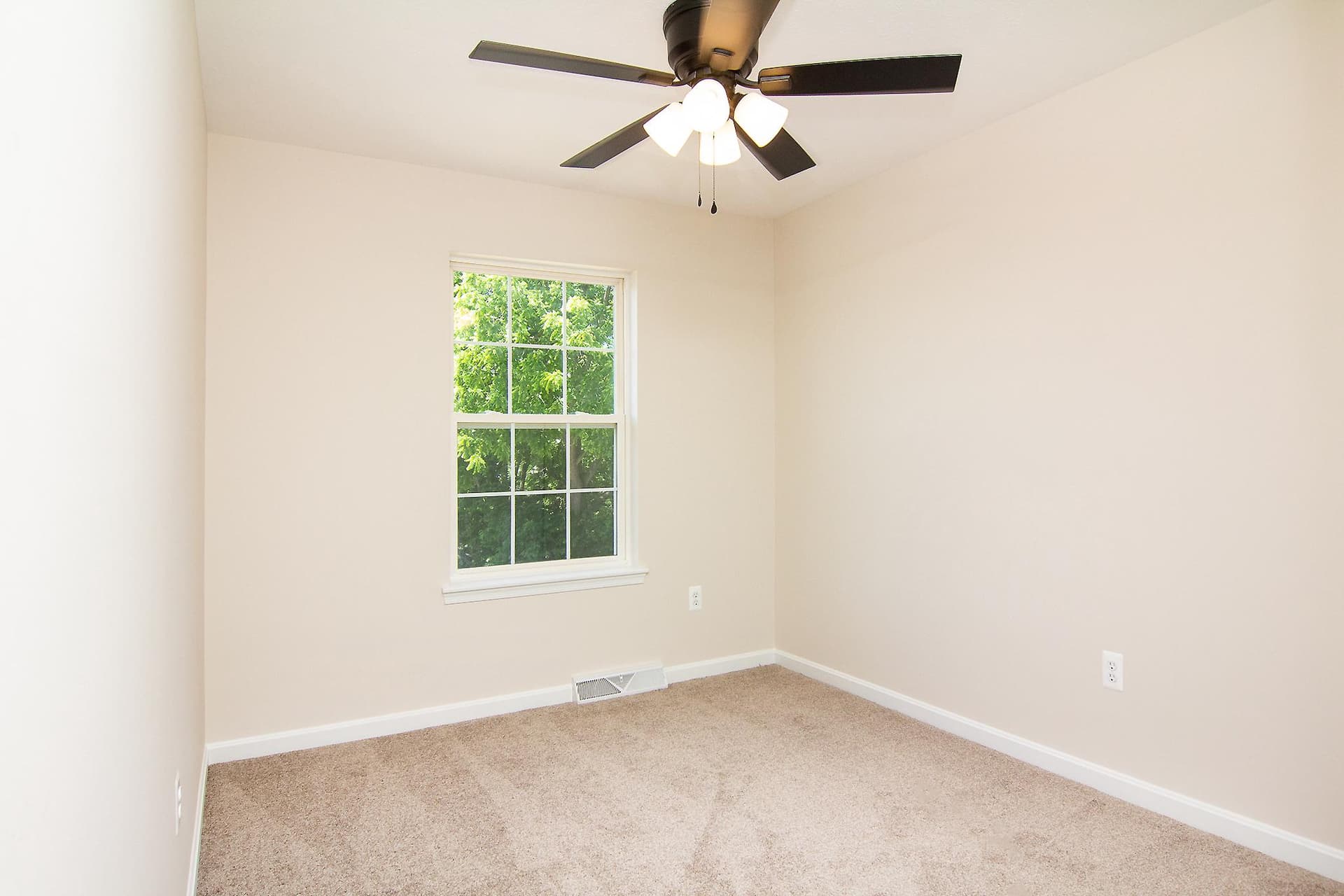 647 Windsor Drive photo 24