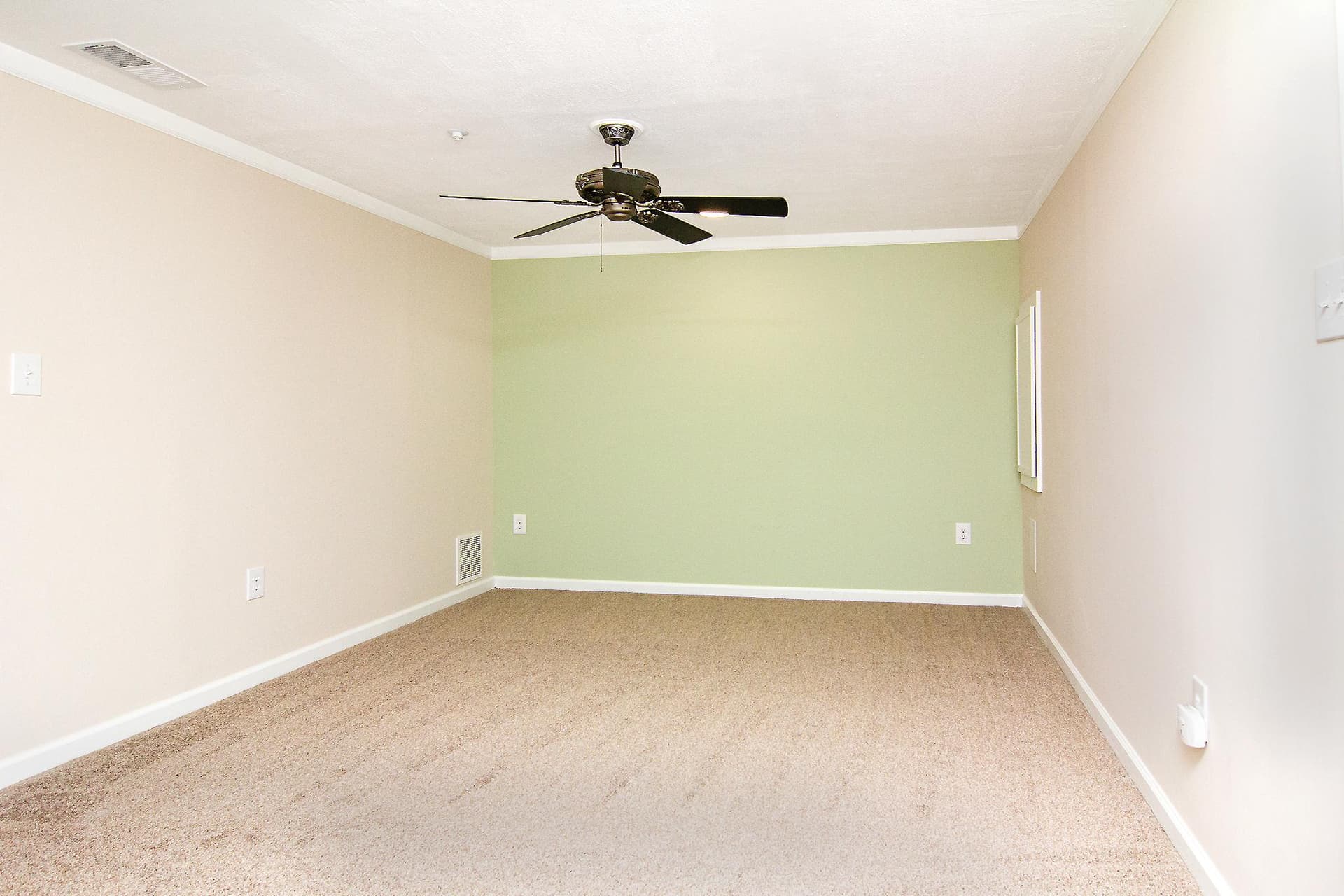 647 Windsor Drive photo 26