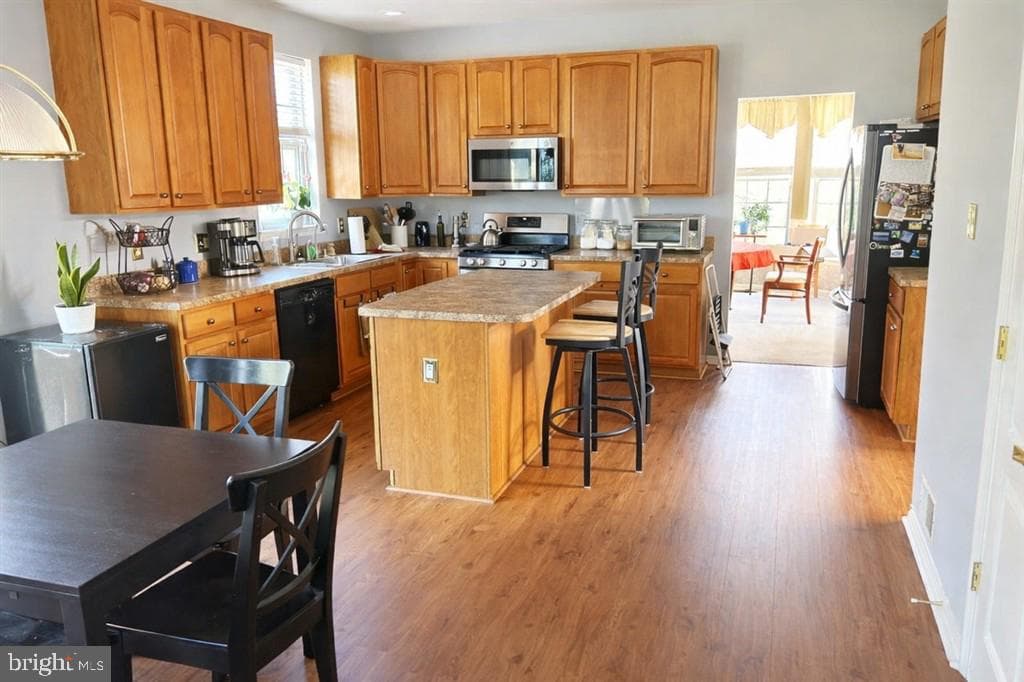 2521 Karen Way photo 3