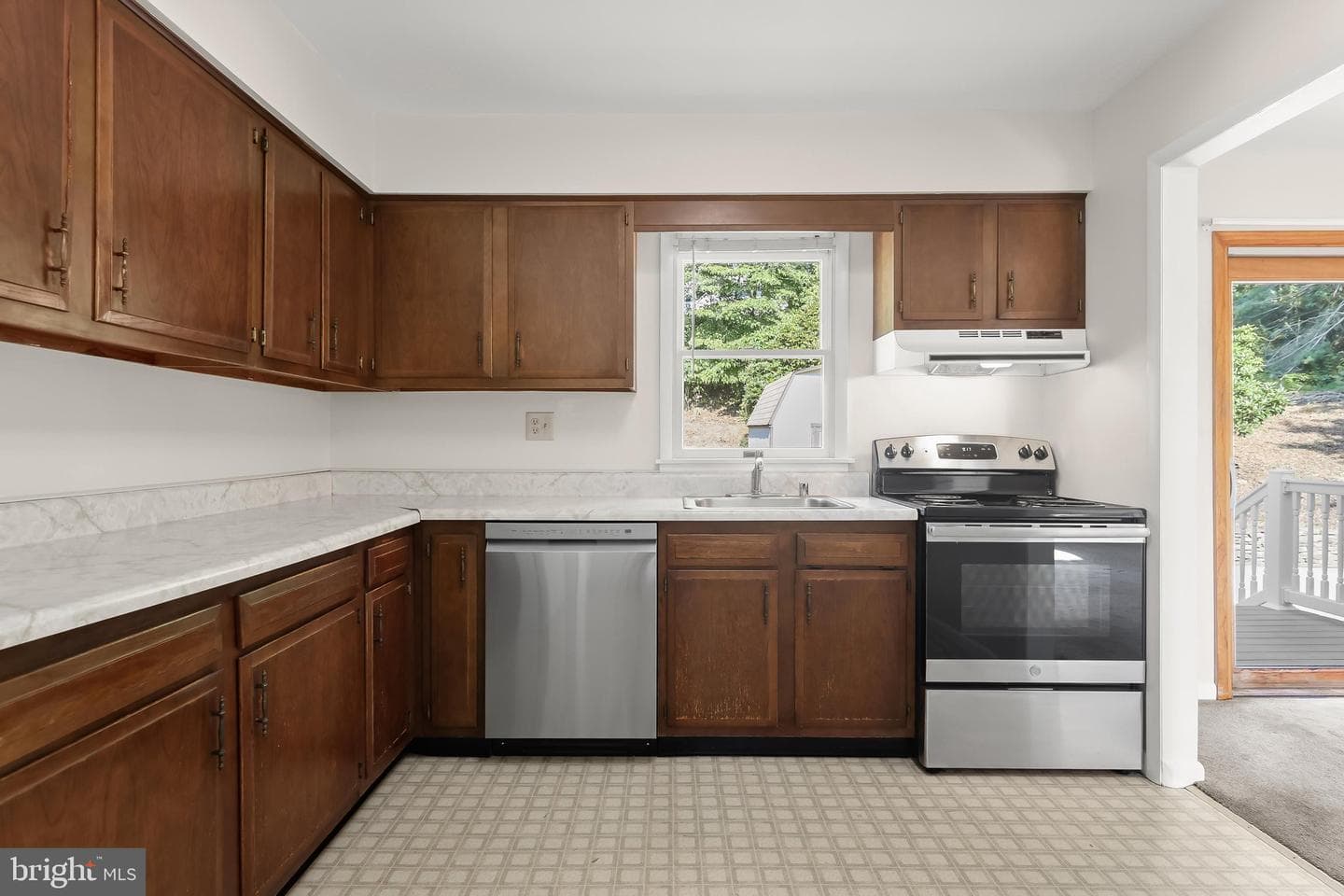 308 Waterview Court photo 17